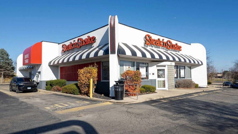 Primary Photo Of 1825 Barrington Rd, Hoffman Estates Fast Food For Sale