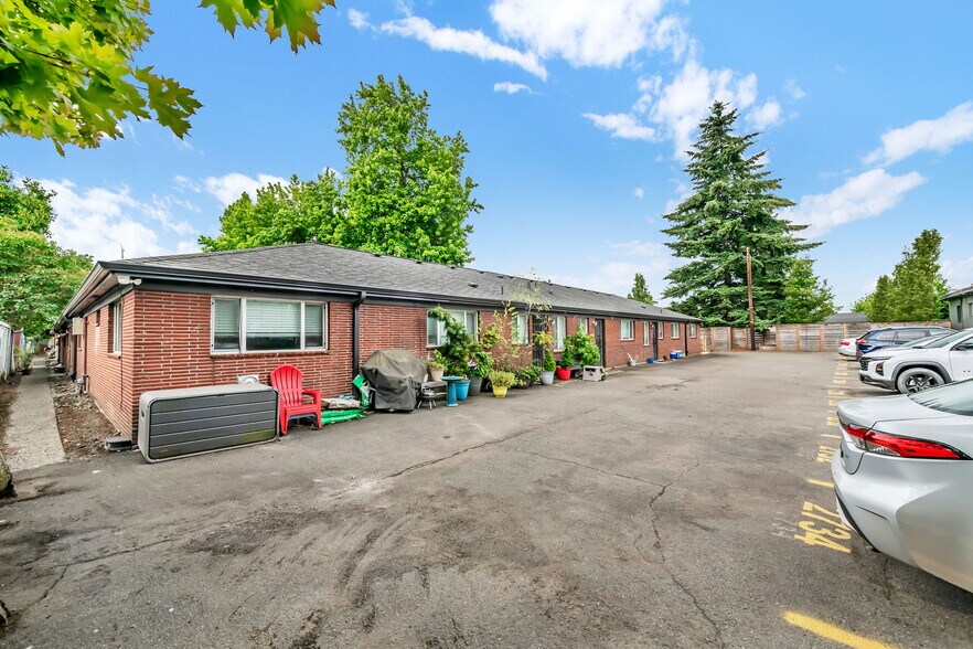 More Photos Of 2710 E Sixth St, Vancouver Apartments For Sale