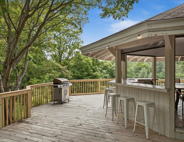 More Photos Of 112 Tawny Fox trl, East Stroudsburg Hospitality For Sale