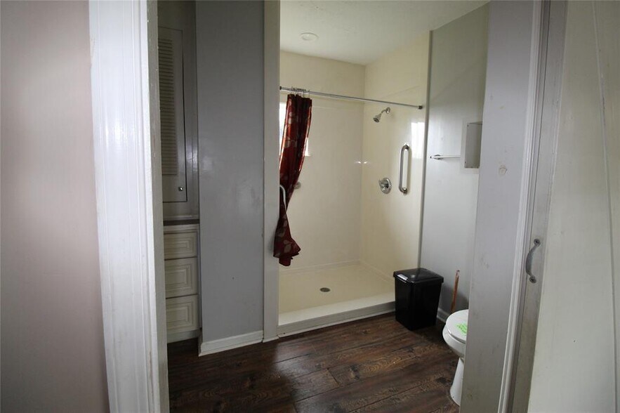 More Photos Of 308 James St, Houston Specialty For Sale