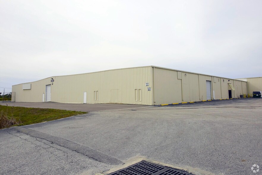 More Photos Of 12200 34th St N, Clearwater Warehouse For Lease