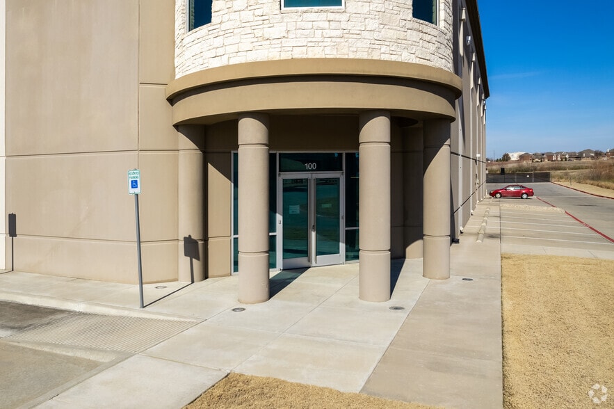 More Photos Of 201 Marina Vista Dr, Lewisville Warehouse For Lease