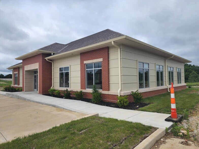 More Photos Of 1300 Hrc Plaza Dr, Lake Saint Louis Office For Lease