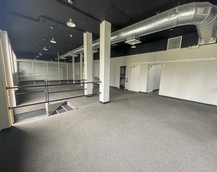 More Photos Of 936 S Elm St, Greensboro Distribution For Lease