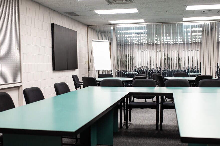 More Photos Of 809 W Detweiller Dr, Peoria Office For Lease