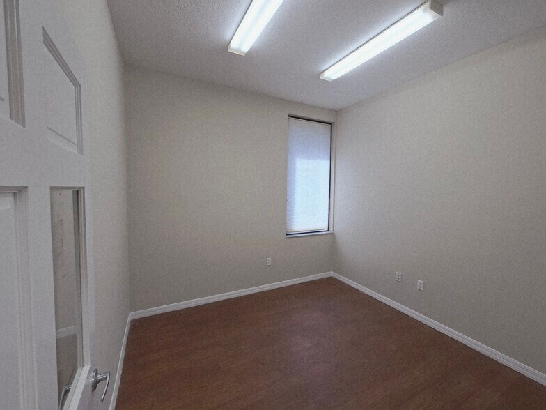 More Photos Of 1708 Lexington Green Ln, Sanford Medical For Lease