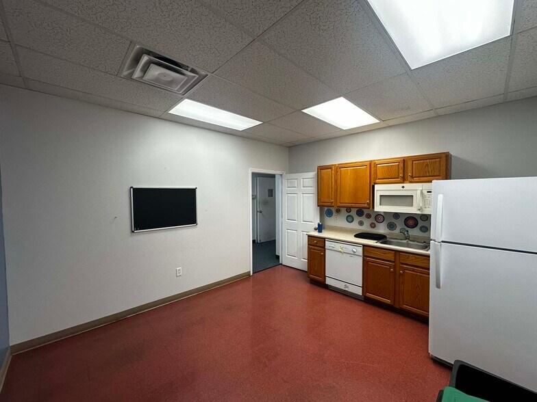 More Photos Of 8830 Reading Rd, Cincinnati Office For Lease