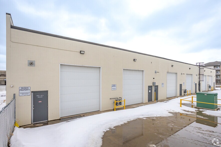 More Photos Of 10008-10022 167 St NW, Edmonton Showroom For Sale