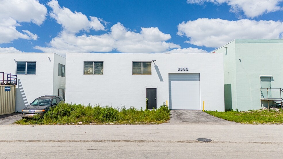 More Photos Of 3585 E 10th Ct, Hialeah Industrial For Lease