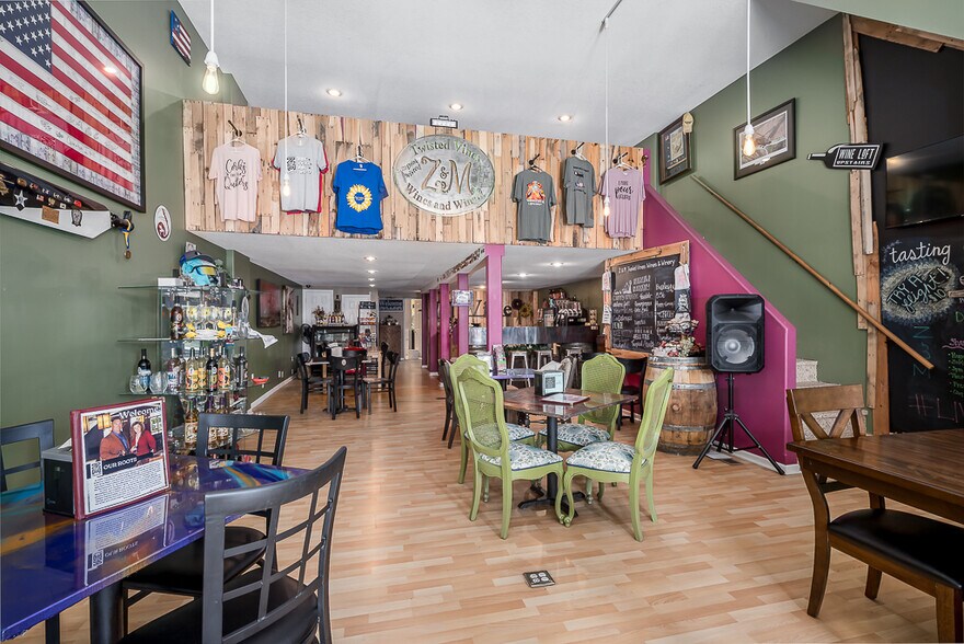 More Photos Of 620 Cherokee St, Leavenworth Storefront For Sale