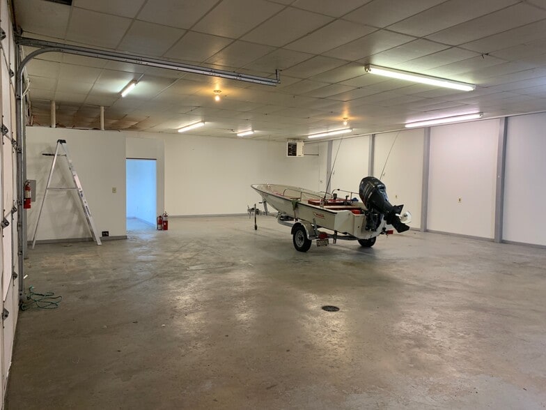 More Photos Of 570 Copper Dr, Newport Industrial For Lease