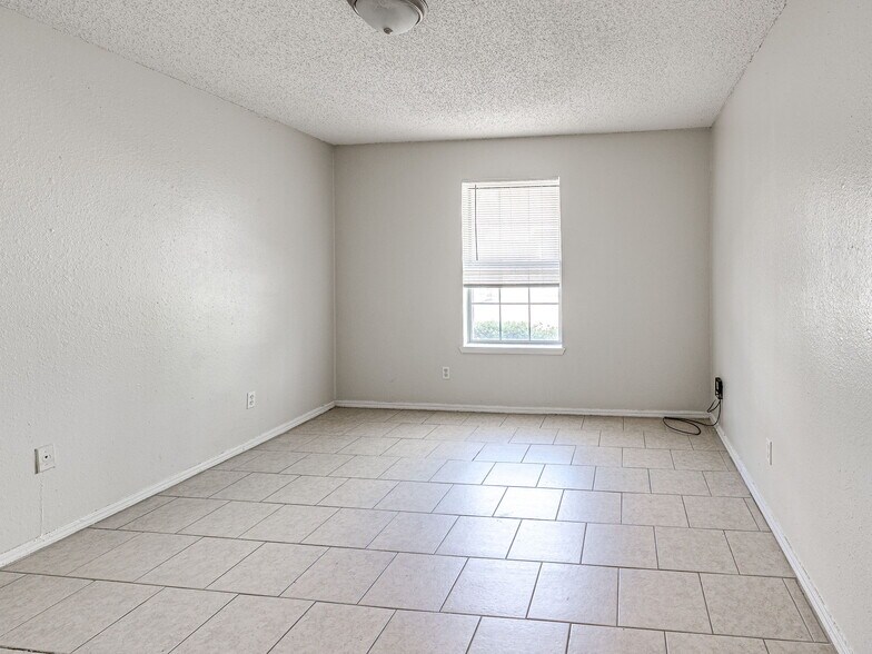 More Photos Of 7404 Lyrewood Ln, Oklahoma City Apartments For Sale