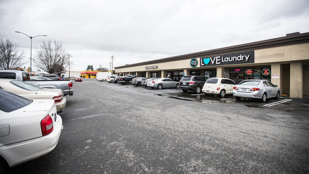 Primary Photo Of 2901-3071 W Capitol Ave, West Sacramento Storefront For Lease