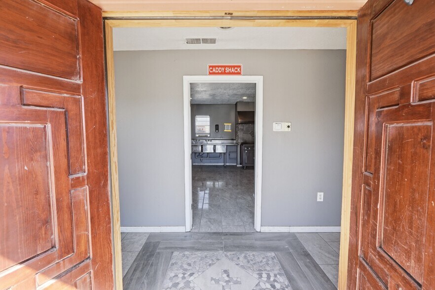 More Photos Of 606 Romero St, Belen Flex For Sale