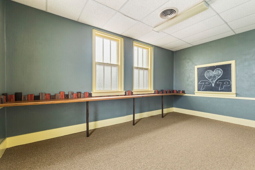 More Photos Of 115-117 W Grand Ave, Tonkawa Storefront Retail Office For Sale