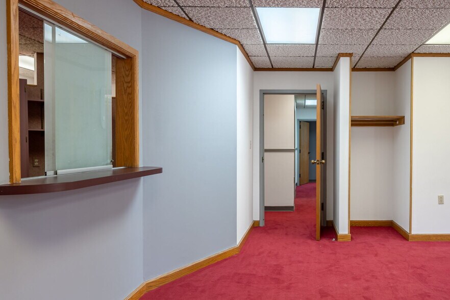 More Photos Of 1080 Caroline Dr, Washington Office For Sale