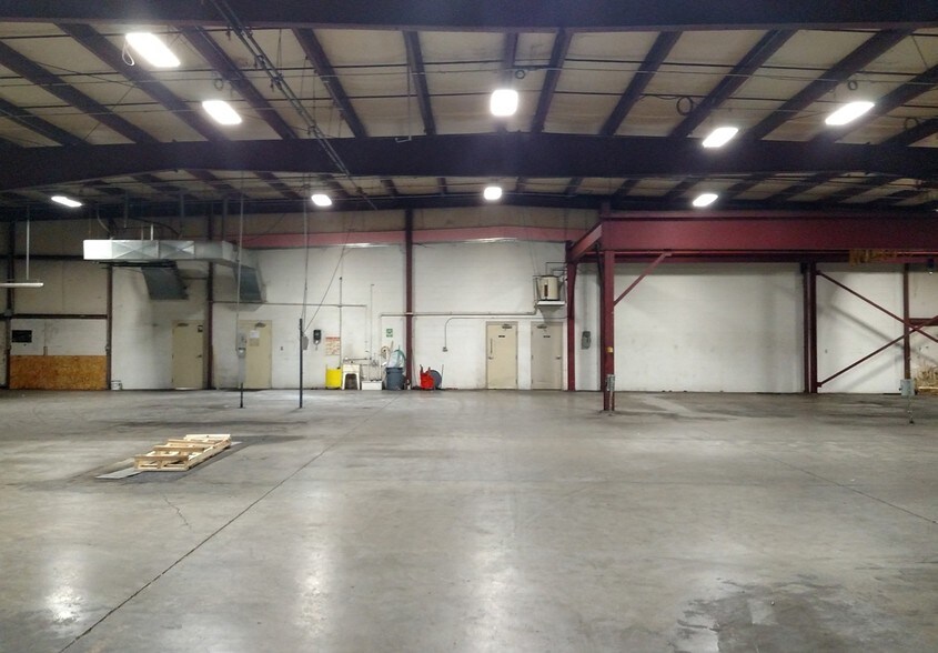 More Photos Of 6150 Enterprise Pky, Grove City Light Distribution For Lease