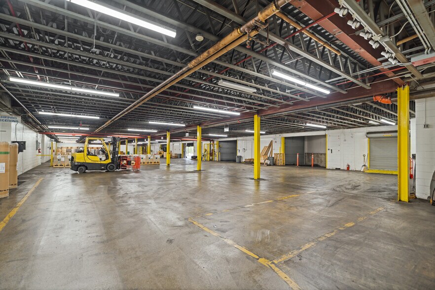 More Photos Of 26 Sears Way, West Springfield Distribution For Sale