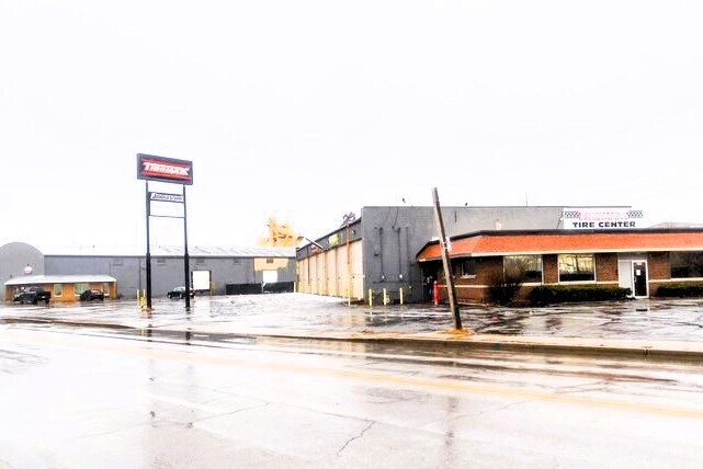 More Photos Of 2575 Dorr St, Toledo Service For Sale