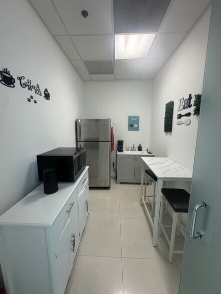 More Photos Of 175 SW 7th St, Miami Medical For Lease