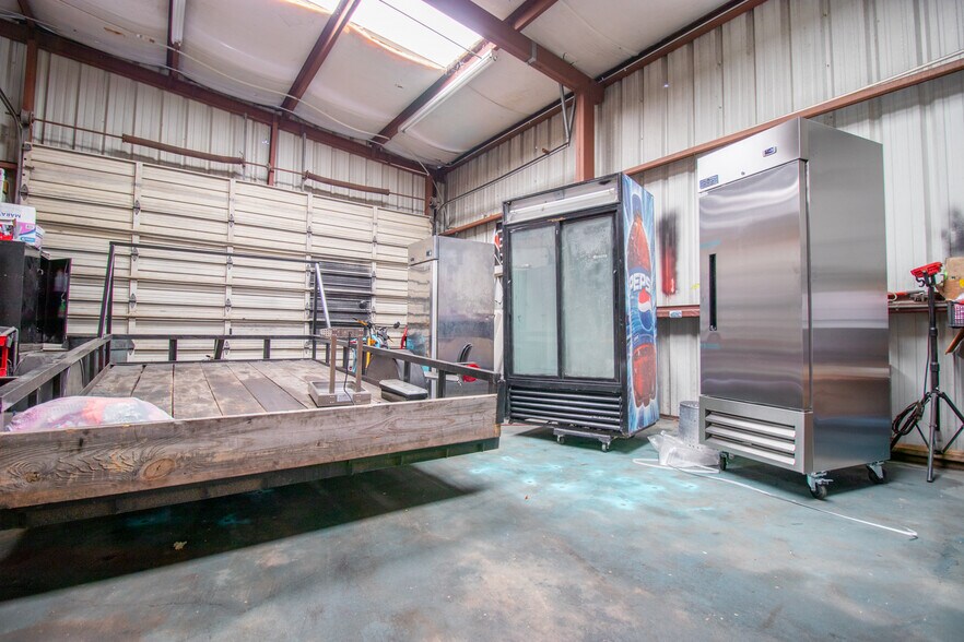 More Photos Of 539 N Frazier St, Conroe Auto Repair For Sale