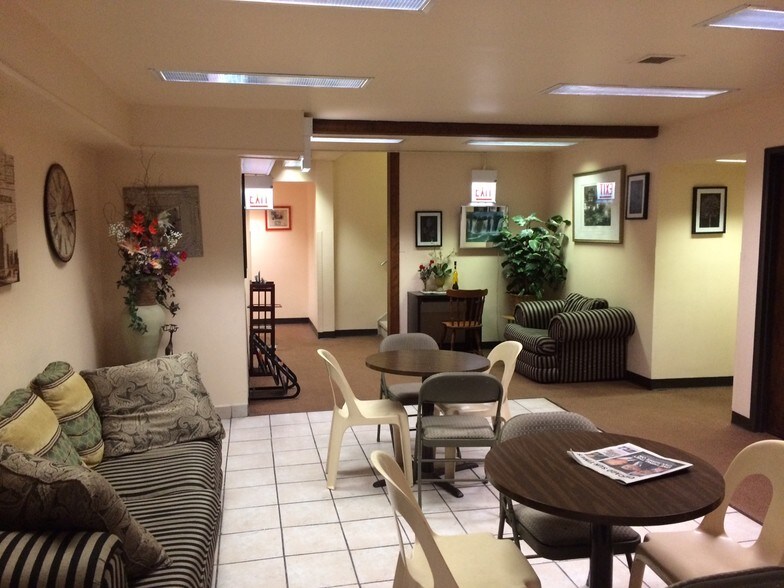 More Photos Of 5875 N Lincoln Ave, Chicago Office For Sale