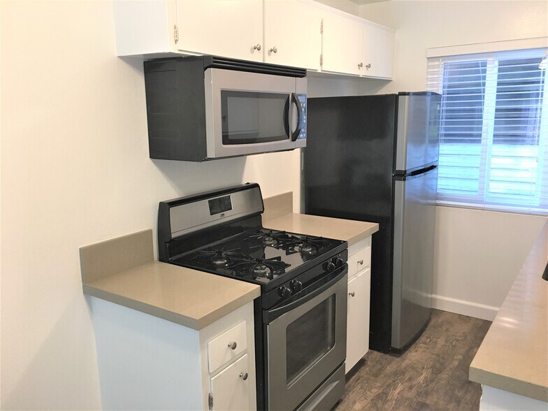 More Photos Of 3011 E 4th St, Long Beach Apartments For Sale