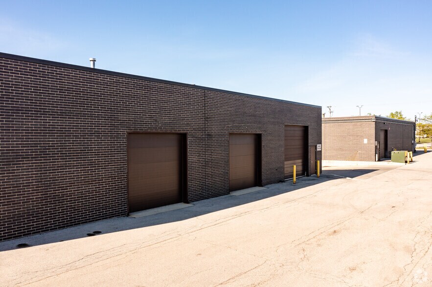 More Photos Of 1026-1100 National Pky, Schaumburg Unknown For Lease