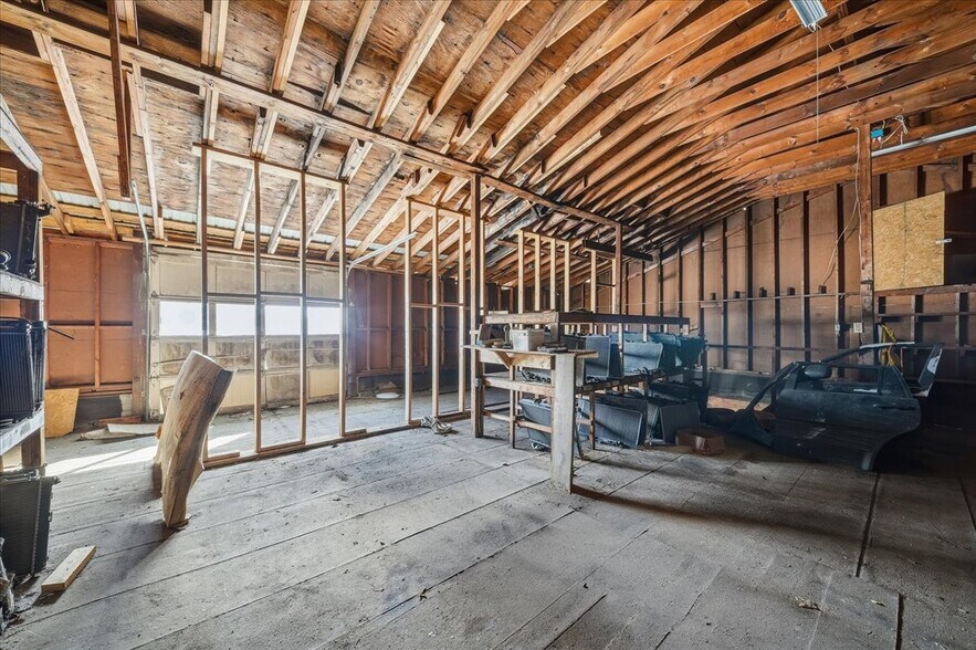 More Photos Of 735 Perry Hwy, Harmony Auto Repair For Sale