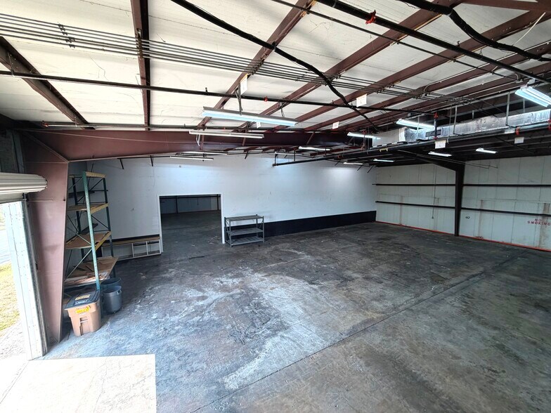 More Photos Of 2020 Ortiz Ave, Fort Myers Warehouse For Lease