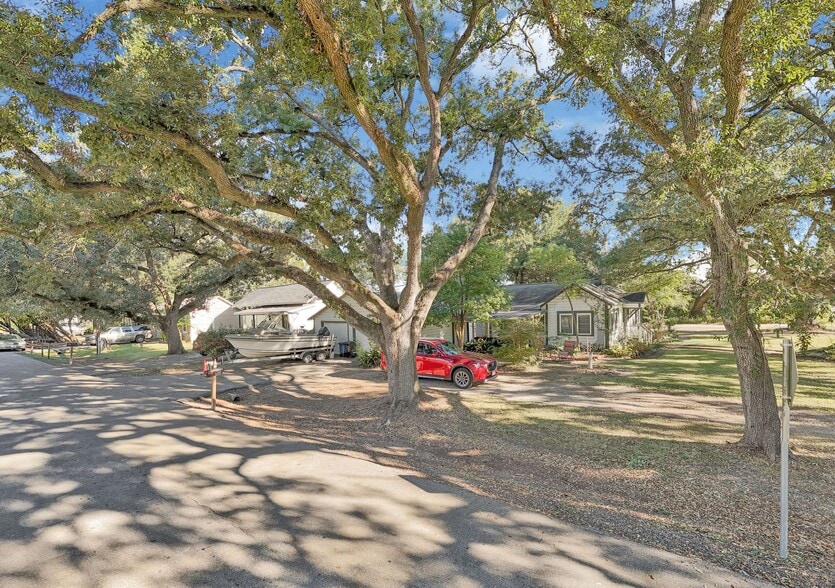 More Photos Of 404 W 3rd St, League City Manufactured Housing Mobile Home Park For Sale