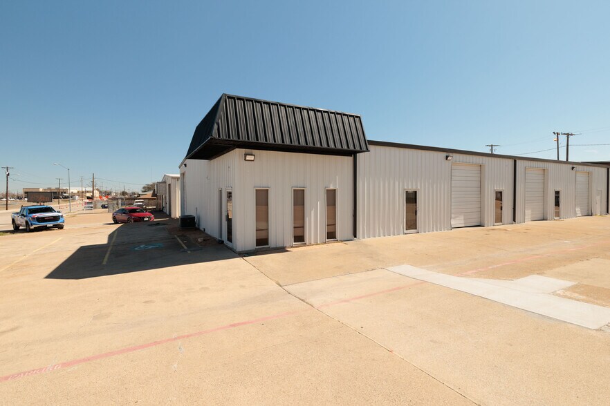 More Photos Of 4404-4412 Glenview Dr, Haltom City Warehouse For Lease