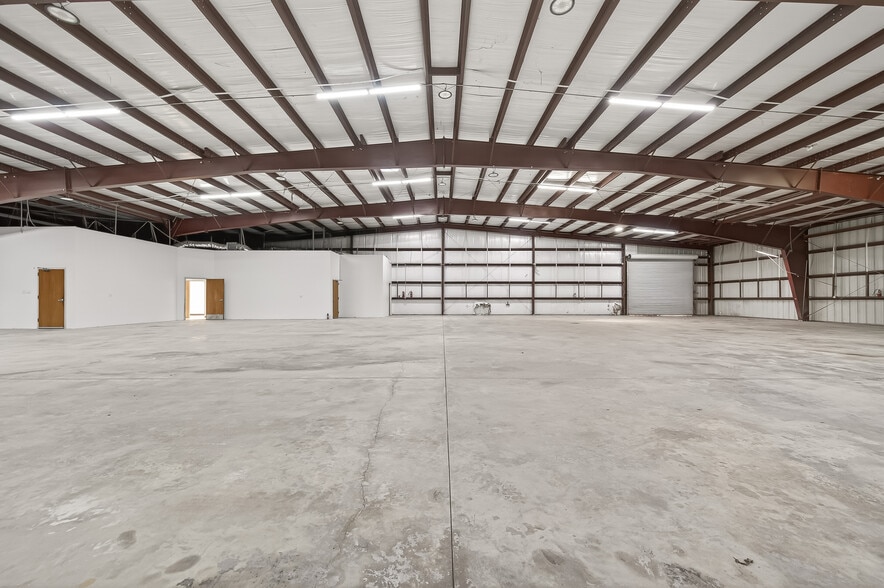More Photos Of 10038 Grover Ln, Houston Warehouse For Sale