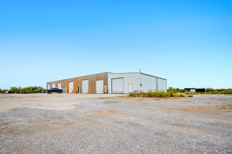 More Photos Of 7576 N Highway 81, Duncan Manufacturing For Sale