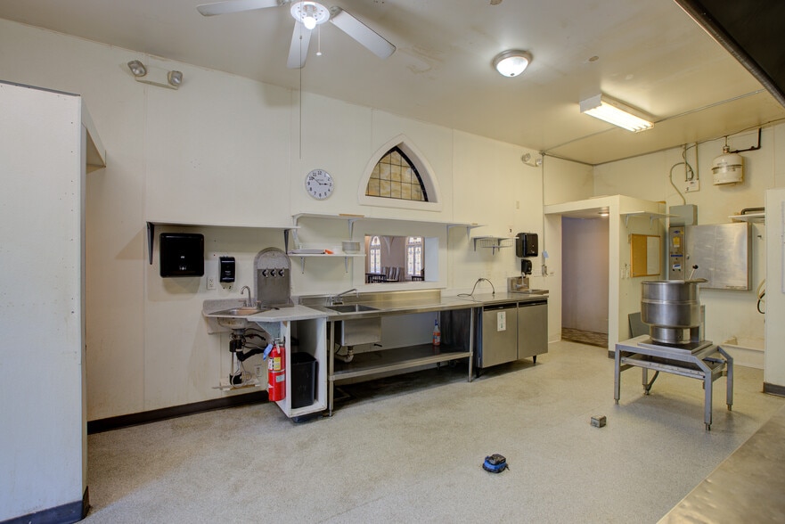 More Photos Of 809 Main Roseburg, Roseburg Lodge Meeting Hall For Sale