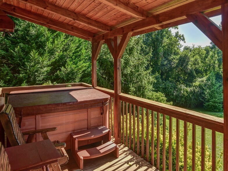 More Photos Of 242 Barkwells Ln, Mills River Hotel For Sale