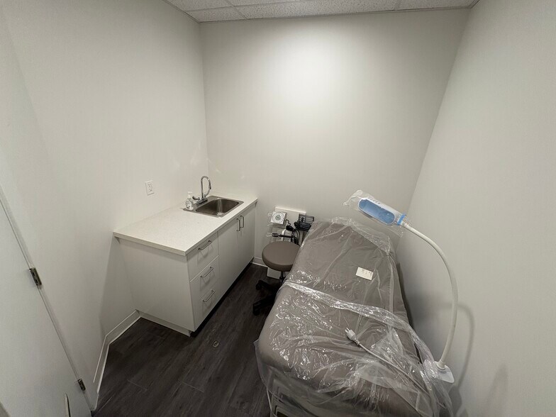 More Photos Of 11770 Fraser St, Maple Ridge Medical For Lease