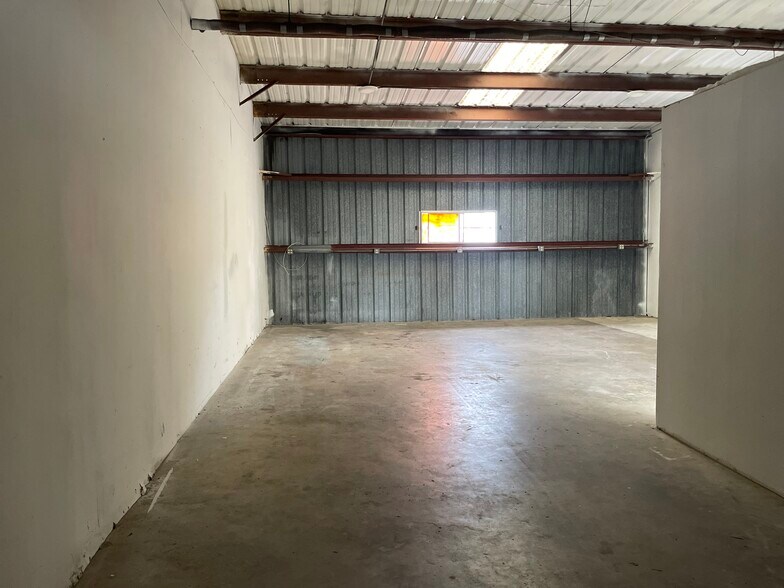 More Photos Of 15502 Old Galveston Rd, Webster Light Manufacturing For Lease