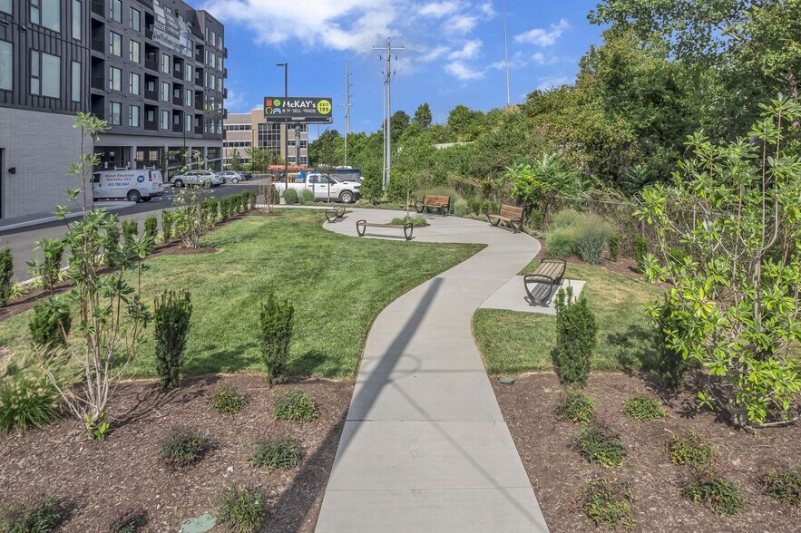 More Photos Of 405 40th Ave N, Nashville Apartments For Lease