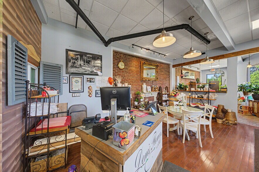 More Photos Of 185 D, New Milford Storefront Retail Office For Lease