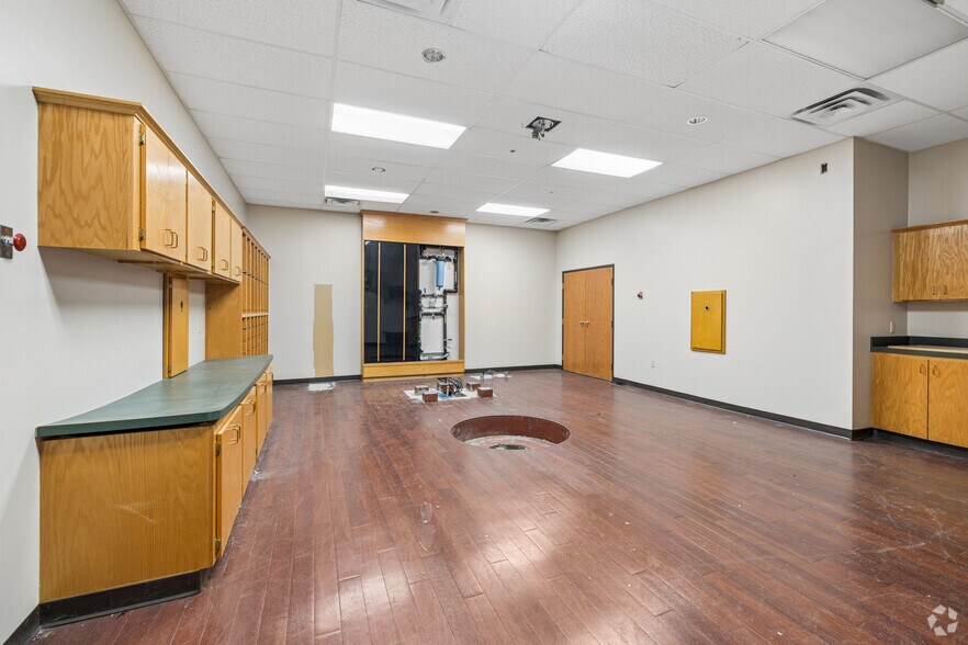 More Photos Of 230 N Midwest Blvd, Oklahoma City Medical For Sale