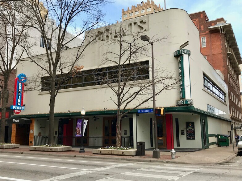 More Photos Of 611 Houston St, Fort Worth Bar For Lease