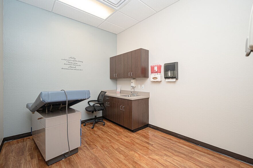 More Photos Of 4338 W Thomas Rd, Phoenix Storefront For Sale