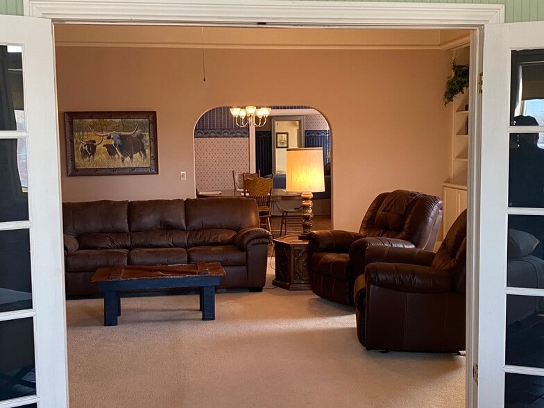 More Photos Of 102 N Fowler St, Meade Office For Sale