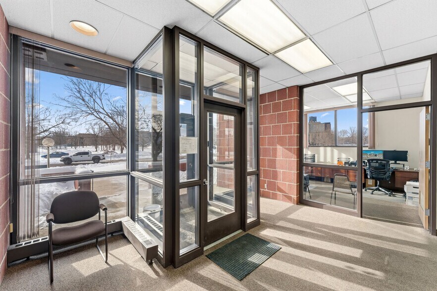 More Photos Of 124 Eva St, Saint Paul Light Manufacturing For Sale