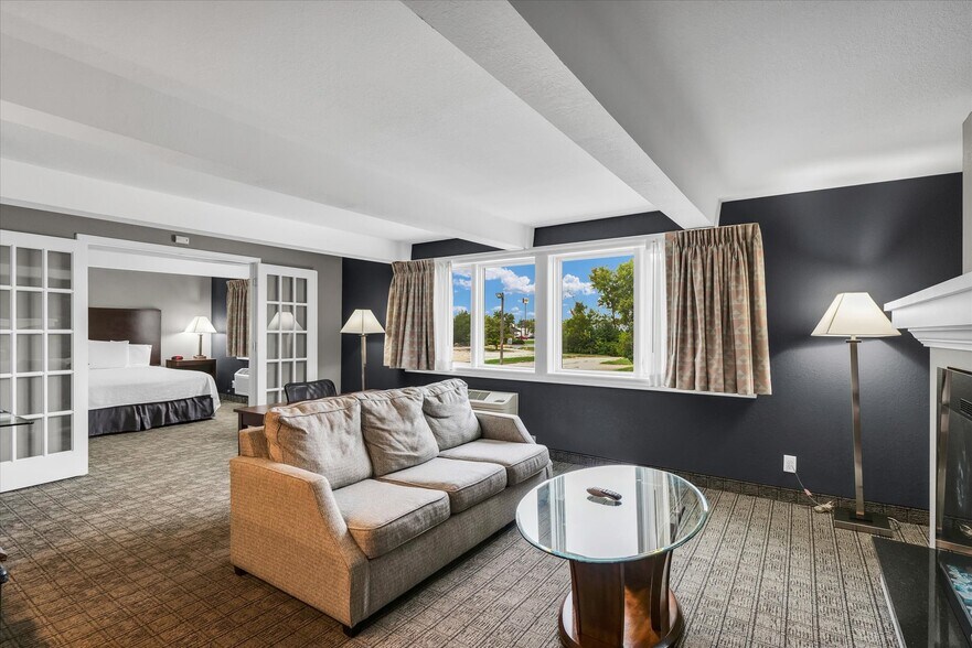 More Photos Of 1907 N Cunningham Ave, Urbana Hotel For Sale