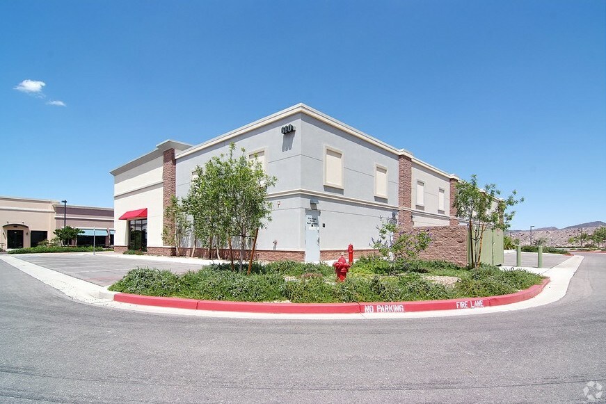 More Photos Of 670 S Green Valley Pky, Henderson Storefront Retail Office For Lease