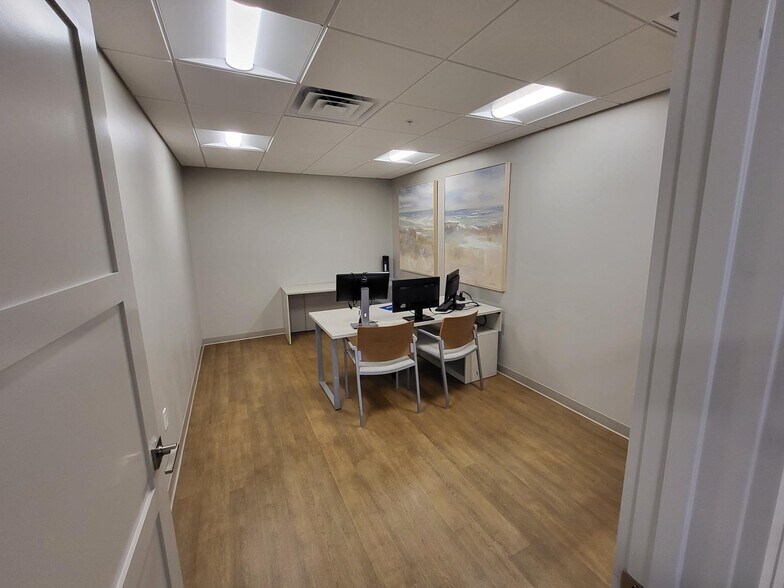 More Photos Of 3200 Tamiami Trl N, Naples Storefront Retail Office For Lease