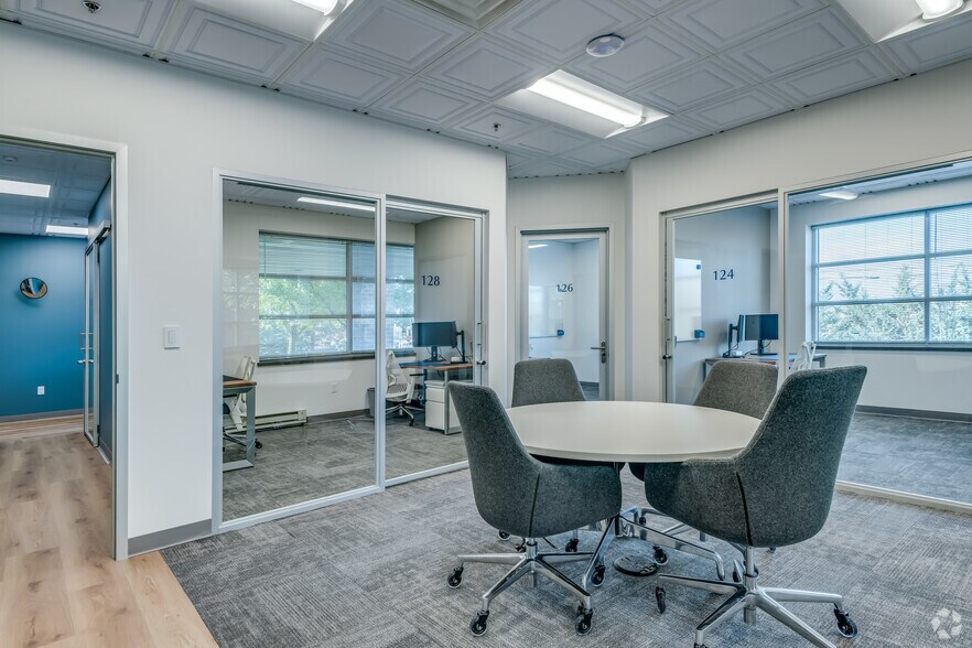 More Photos Of W239 N3490 Pewaukee Rd, Pewaukee Office For Sale
