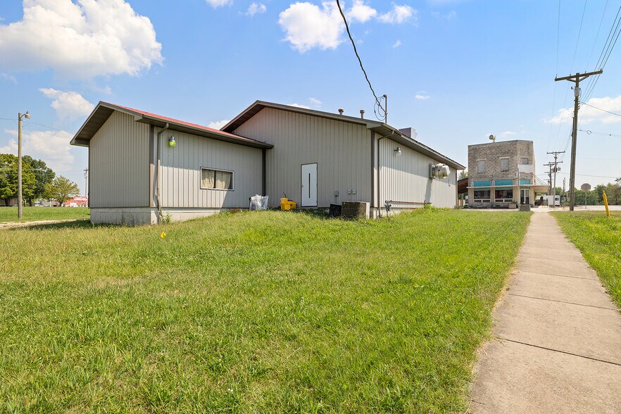 More Photos Of 143 E Main St, Fordland General Retail For Sale